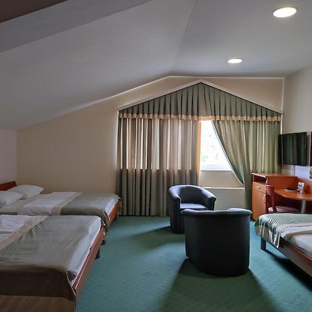 Hotel Bacchus Ливно Екстериор снимка