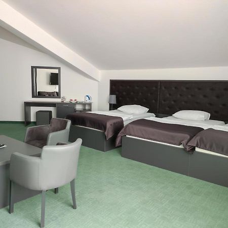 Hotel Bacchus Ливно Екстериор снимка