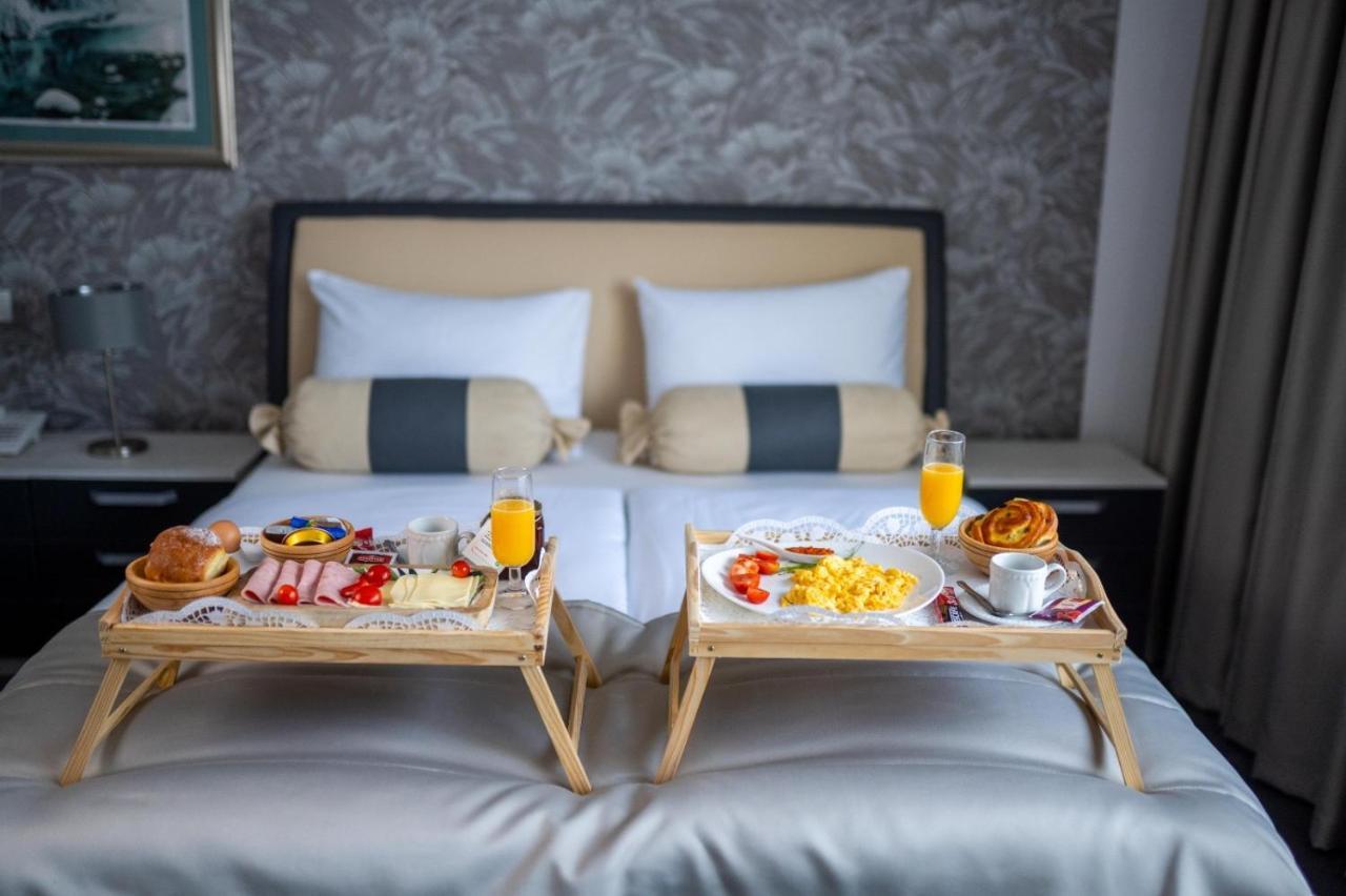 Hotel Bacchus Ливно Екстериор снимка
