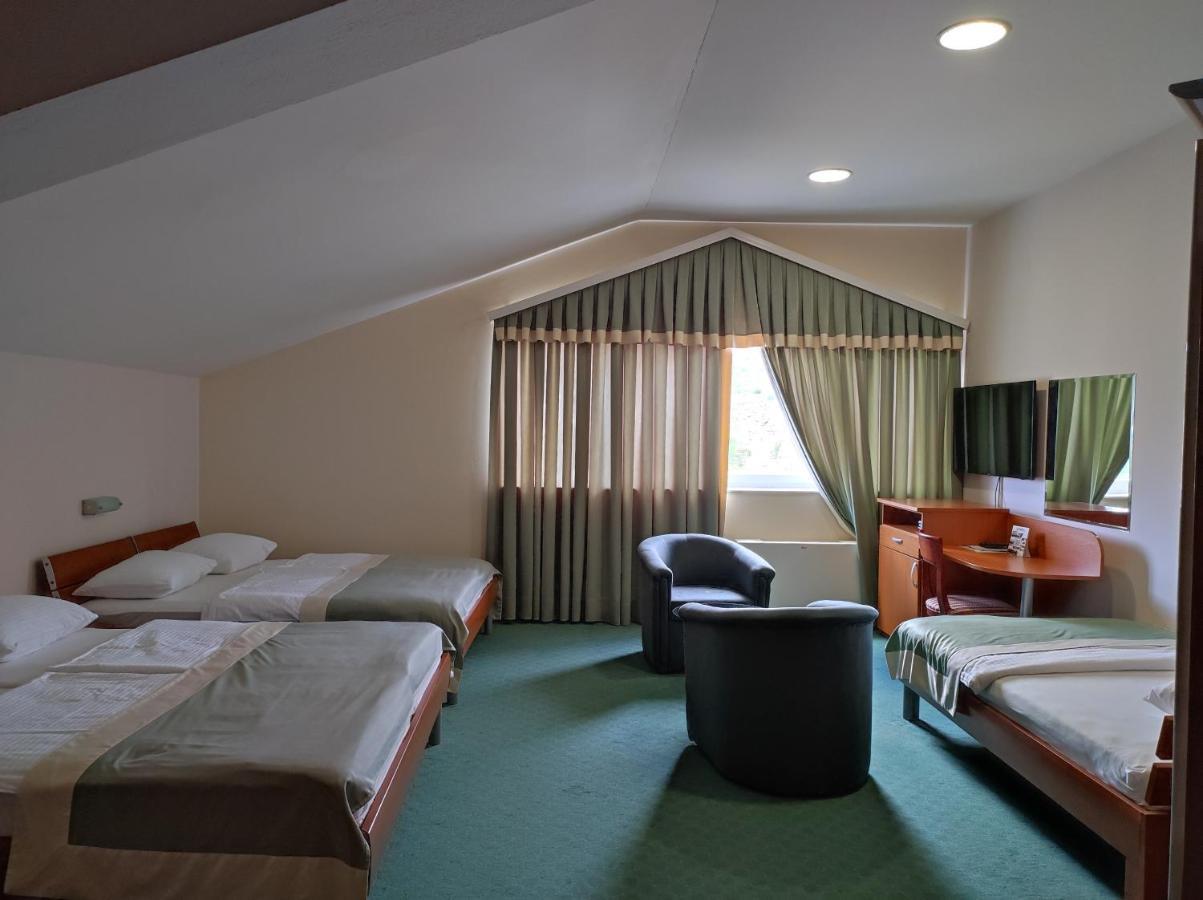 Hotel Bacchus Ливно Екстериор снимка