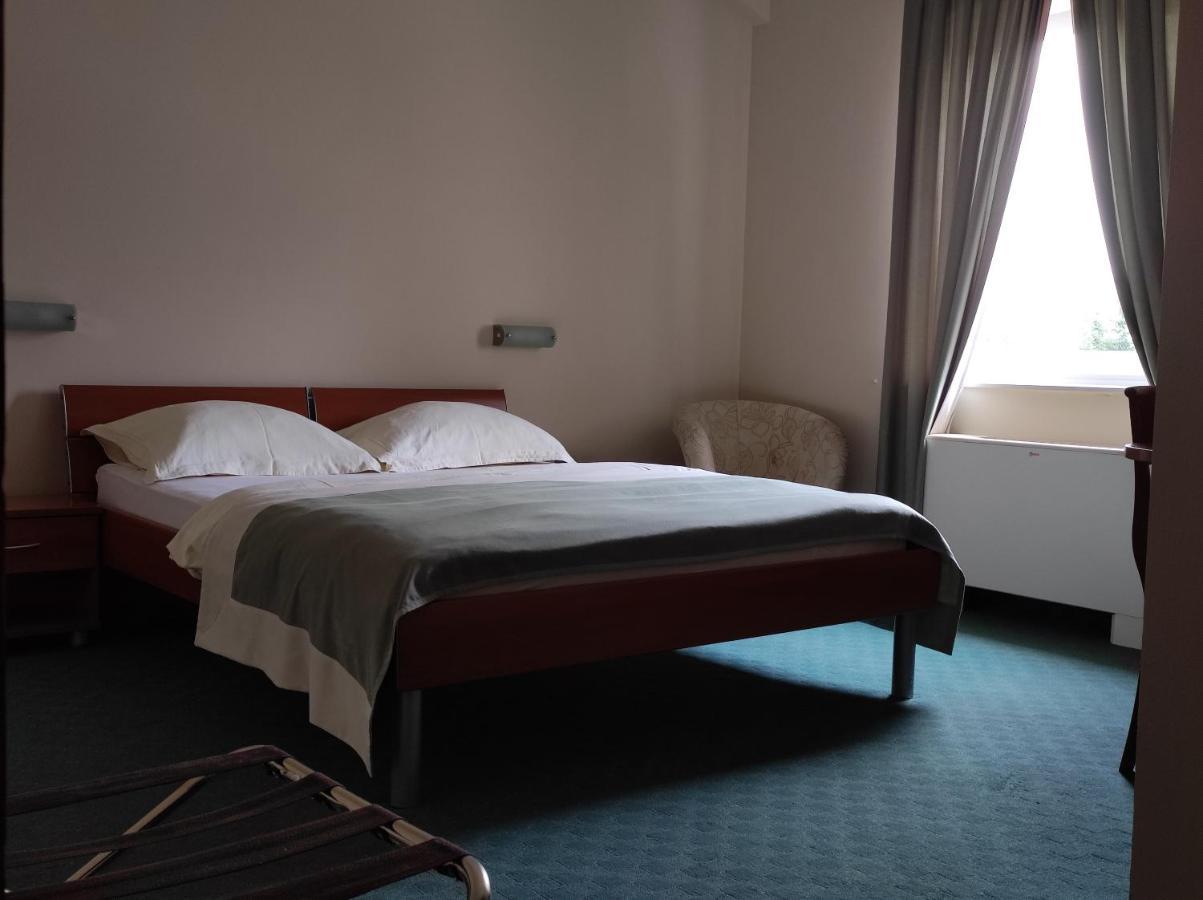 Hotel Bacchus Ливно Екстериор снимка