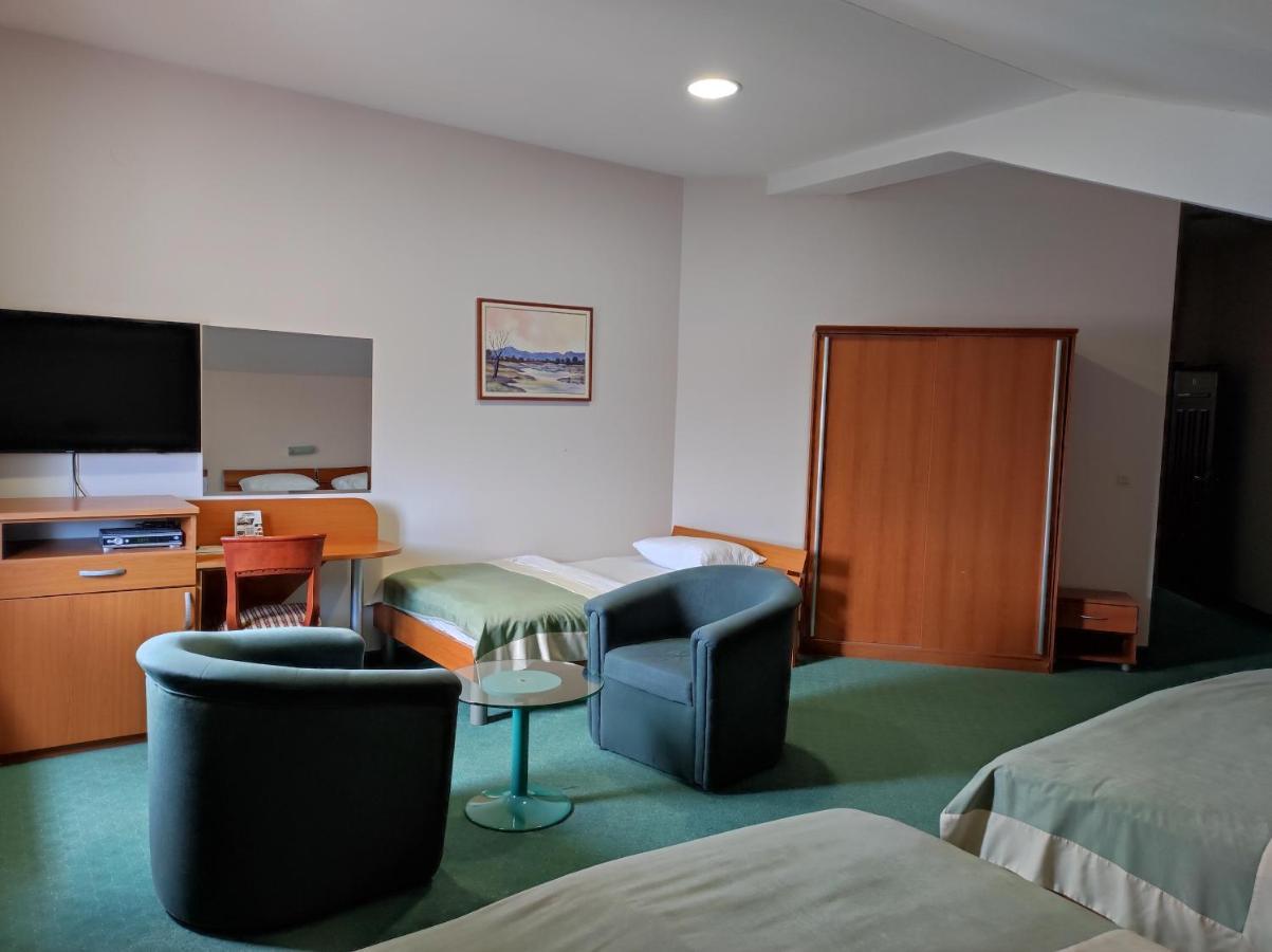 Hotel Bacchus Ливно Екстериор снимка