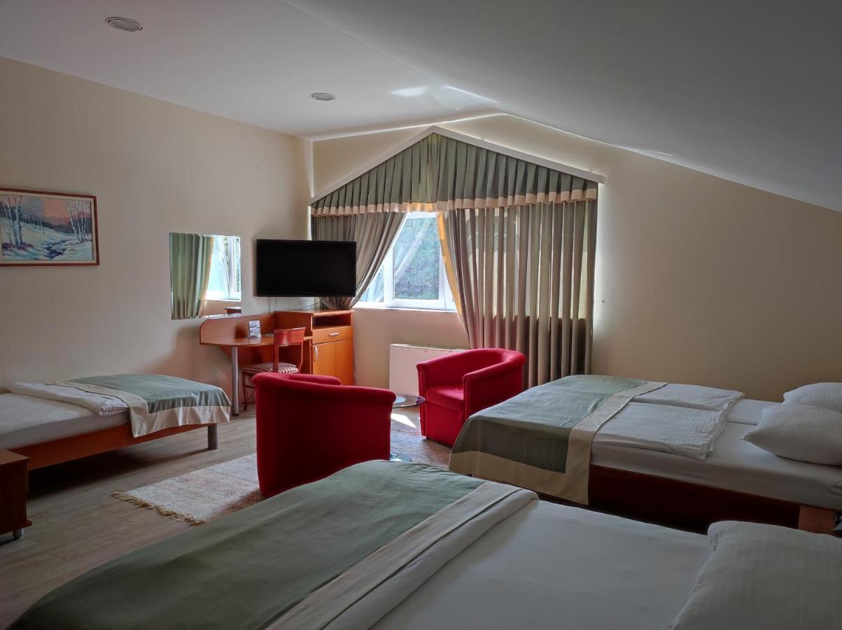 Hotel Bacchus Ливно Екстериор снимка
